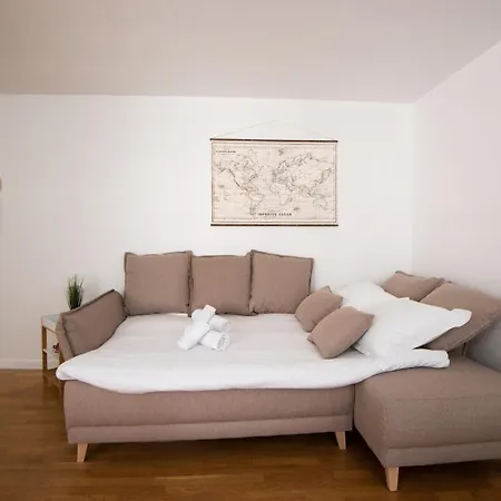 Amazing And Quiet Duplex In The Center !