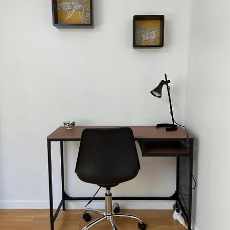 Amazing And Quiet Duplex In The Center !